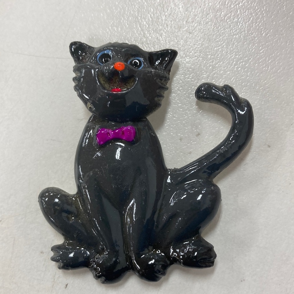 Cat magnet